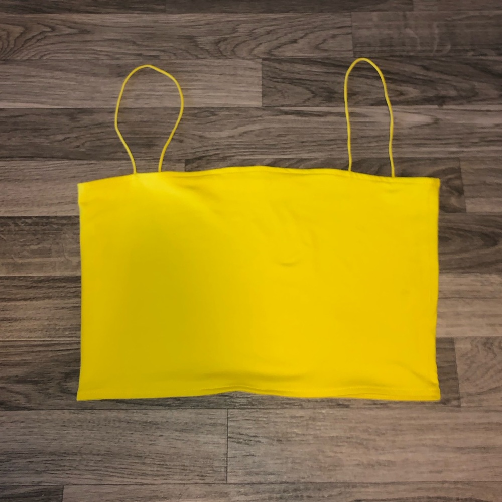 NEVER WORN M STRAIGHT NECK YELLOW SHEIN CROP